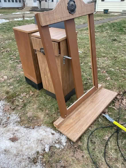 Photo of free Salon Vanity with mirror (Winchell) #1