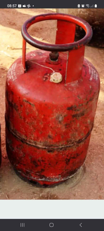 Photo of Large empty gas bottle (Mossley Hill L18) #1