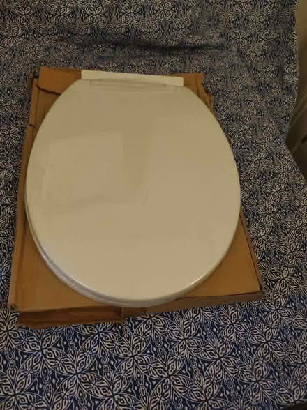 Photo of free New Loo Seat (Leominster HR6) #1