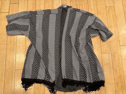 Photo of free Avenue Black/White Shawl (Brooklyn Storage) #1