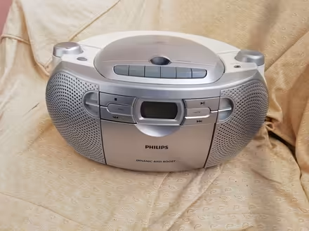 Photo of free CD/radio player (Wimbledon Village SW19) #1
