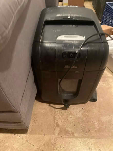 Photo of free Shredder machine (Encino) #1