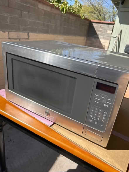 Photo of free Microwave ( countertop) (near 19th & Craycroft) #1