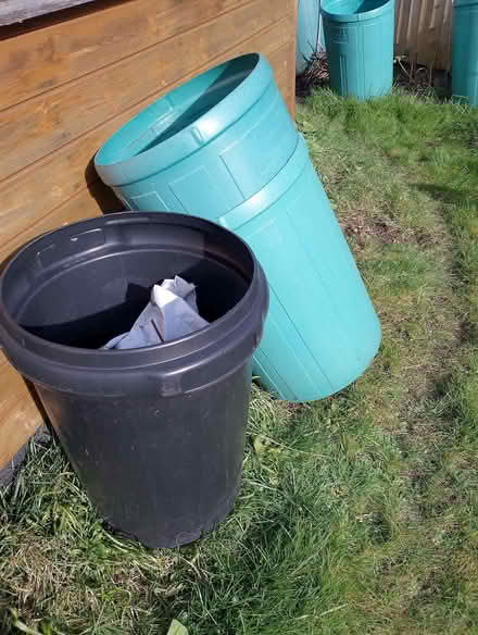 Photo of free dustbins and small flowerpots (Loughborough LE11) #1