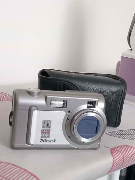 Photo of free TRUST 910Z Digital Camera (Dairy Lane Estate DH4) #2