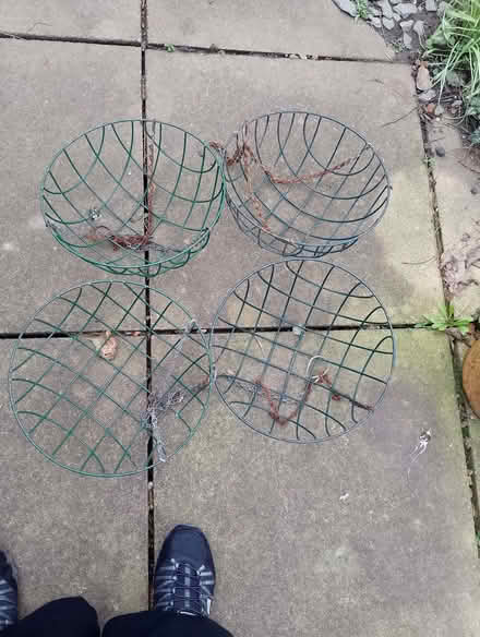 Photo of free hanging baskets (Baguley M33) #1