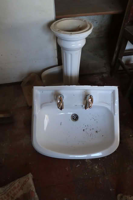 Photo of free White pedestal sink with taps (Signet OX18) #1