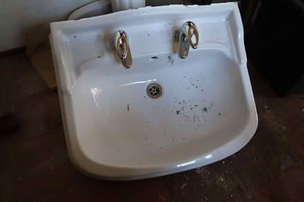 Photo of free White pedestal sink with taps (Signet OX18) #2