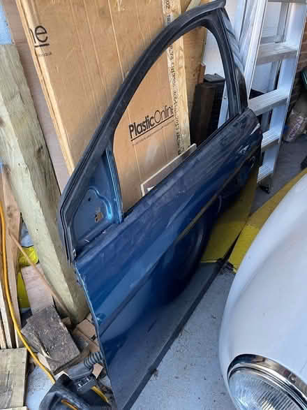 Photo of free Ford Mondeo Mk4 Front Passenger Door (Hertford Heath SG13) #1