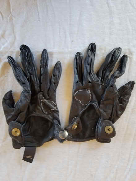 Photo of free Ladies Leather Gloves (Chapel Allerton LS7) #1