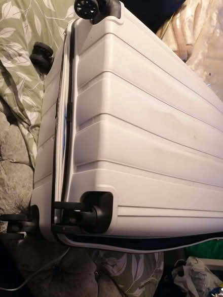 Photo of free White Suitcase 27" (Northway OX3) #1