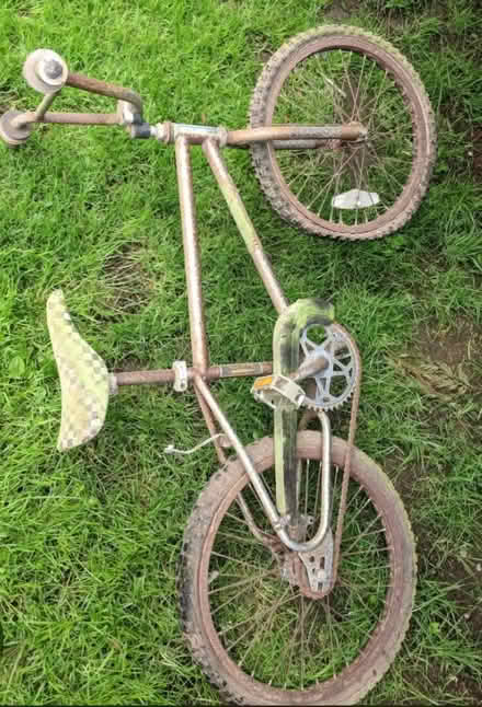 Photo of 80s or 90s BMX (Emscote CV34) #1