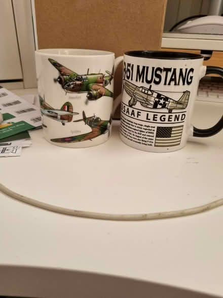 Photo of free 2x aviation related mugs (East croydon) #1