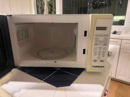 Photo of free Working Microwave (Burton Hill, Vashon) #1