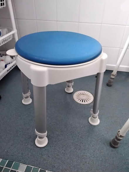 Photo of free Bath seat (White Walls BB8) #1
