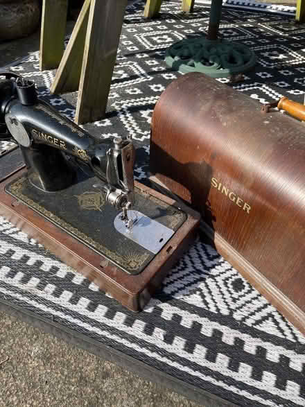 Photo of free Singer sowing machine (Malvern Link WR14) #1