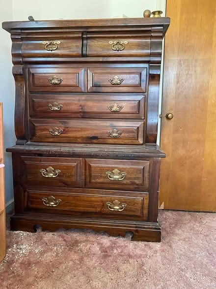 Photo of free Early American Bedroom set (Media, 19063) #2