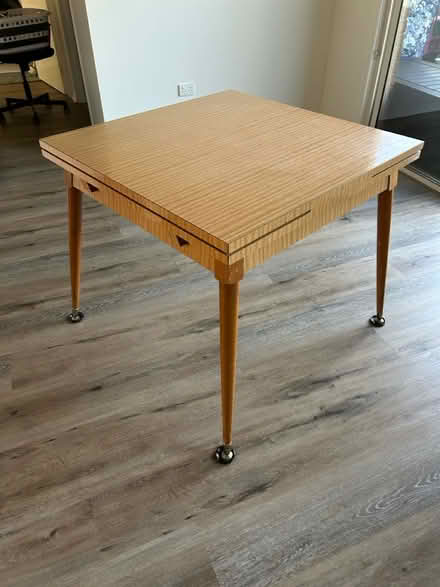 Photo of free Extendable Table (Chelsea Heights) #1