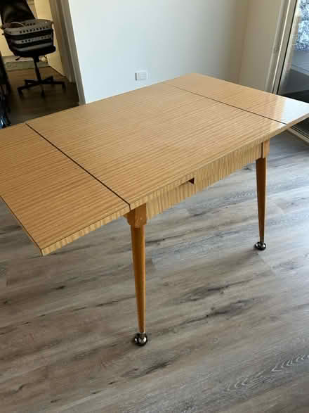 Photo of free Extendable Table (Chelsea Heights) #4