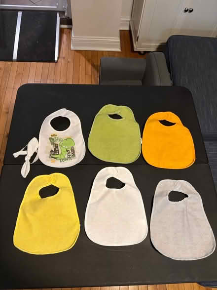 Photo of free 6 baby bibs and a bow (Evanston (Green Bay & Emerson)) #1