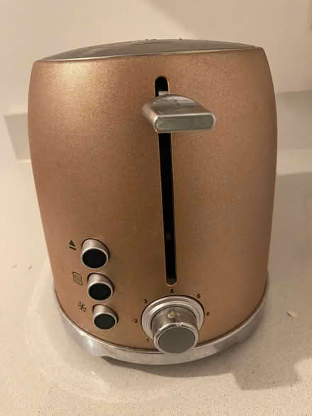 Photo of free 2 slice toaster : rose gold colour Makes great toast (Fulham Palace Rd SW6) #2