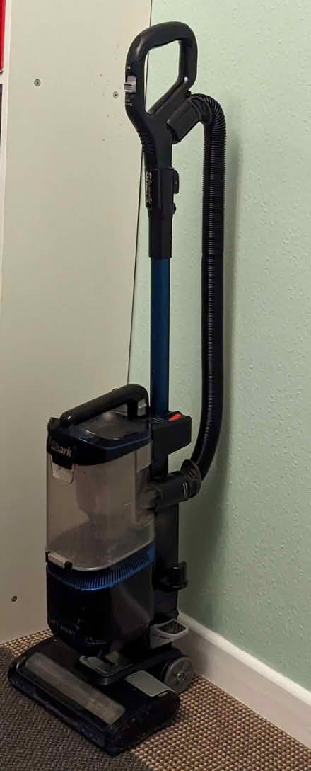 Photo of free Shark Liftaway vacuum cleaner (Leighton Buzzard LU7) #1