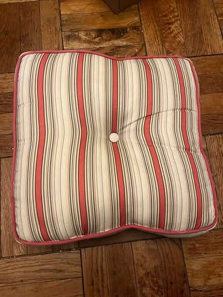 Photo of free mathcing set of decorative pillows (Scott Circle) #4