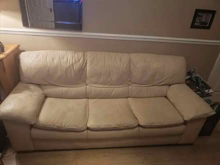 Photo of free Sofa leather suite (Newcastle-upon-Tyne NE6 5AR) #4