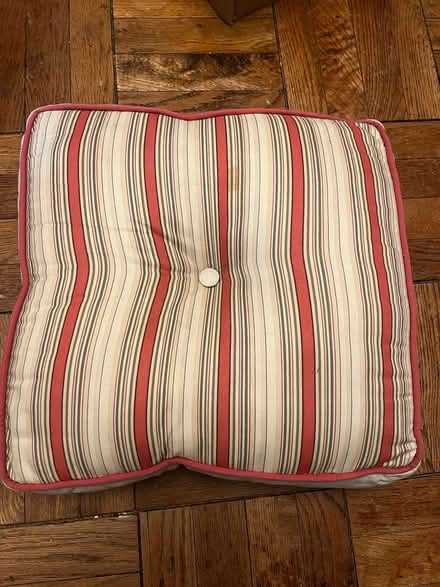 Photo of free mathcing set of decorative pillows (Scott Circle) #1