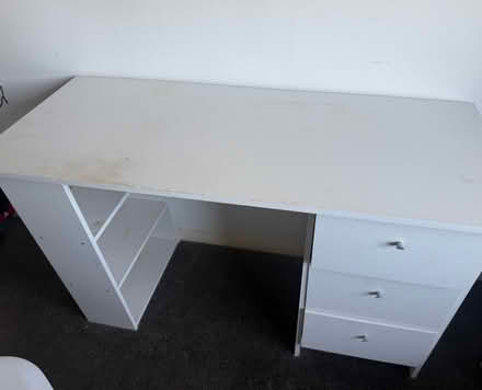 Photo of free White dressing table (PO21 Nyetimber) #1