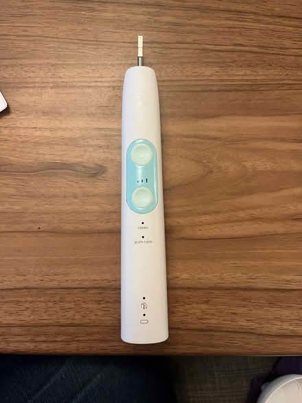 Photo of free working, damaged Philips Sonicare (Scott Circle) #2