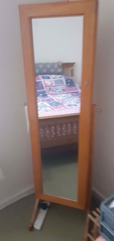 Photo of free Standing Mirror. (Nailsea BS48) #1
