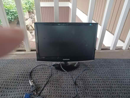 Photo of free Samsung Monitor (Bellevue BCC area) #1