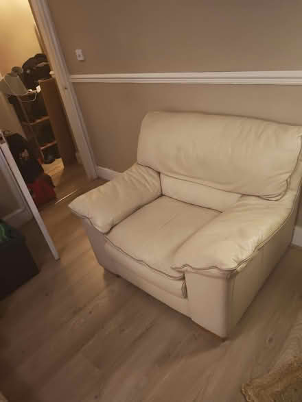 Photo of free Sofa leather suite (Newcastle-upon-Tyne NE6 5AR) #3