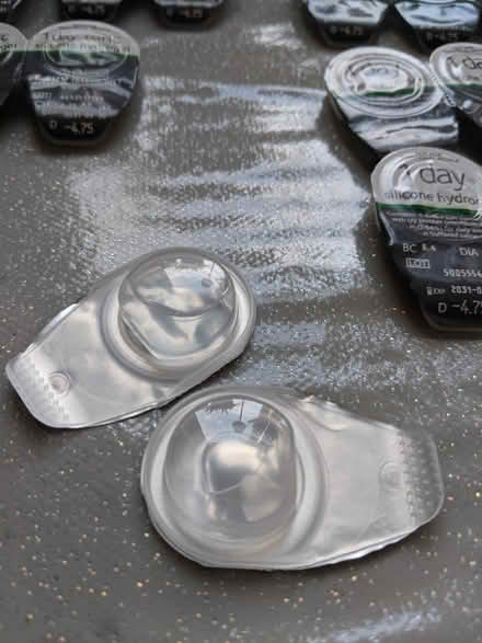 Photo of free New in packet daily contact lenses (EH5, Granton, Edinburgh) #3