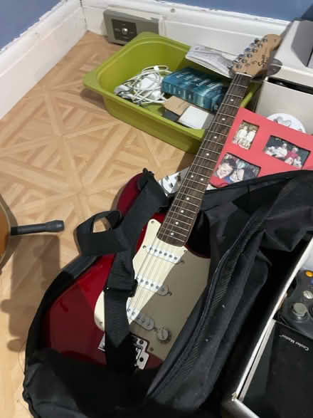 Photo of free Electric guitar and bag (Whetstone N20) #3