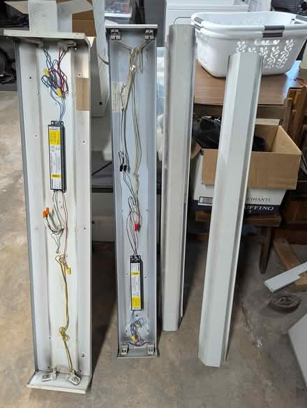 Photo of free fluorescent tubes and fixtures (near Tartan/ Jockvale) #1