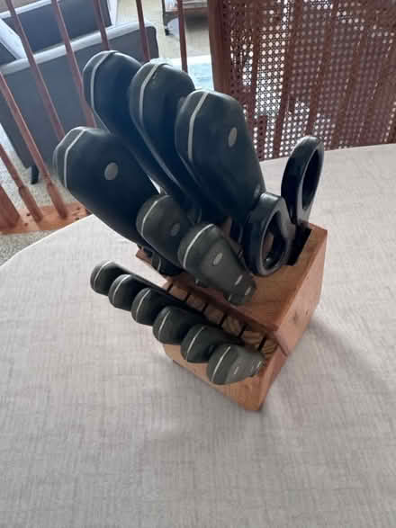 Photo of free Kitchen Knife Block w/ knives (Kingstowne / Springfield Mall) #1