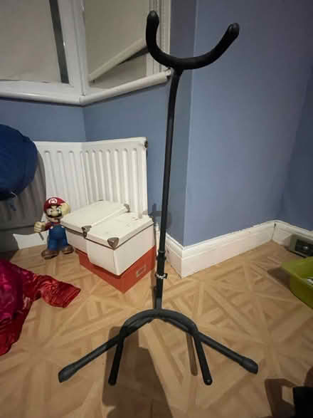 Photo of free Classic guitar and its stand (Whetstone N20) #2