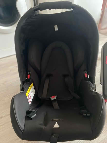 Photo of free Ickle Bubba car seat and isofix (St Albans al2) #1