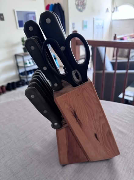 Photo of free Kitchen Knife Block w/ knives (Kingstowne / Springfield Mall) #2