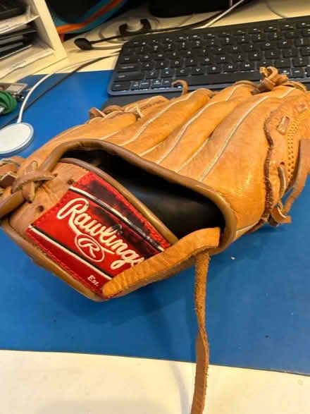 Photo of free Baseball glove (A.U. Park/Tenleytown) #1