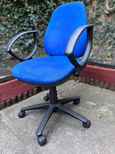 Photo of free Blue office chair (WN7) #2