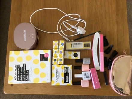 Photo of free nail kit with uv light (Blairgowrie, PH10) #1