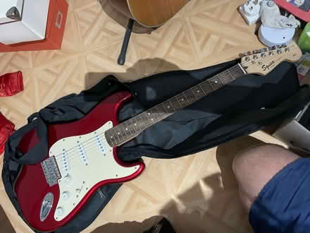 Photo of free Electric guitar and bag (Whetstone N20) #1