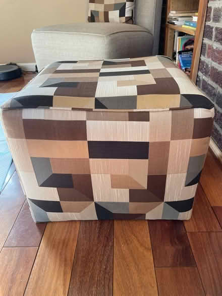 Photo of free Ottoman (Four Corners) #1