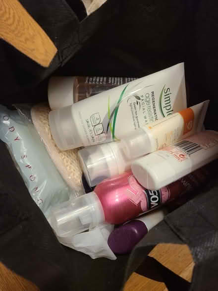 Photo of free Bag of Toiletries - New & Used (Prestwich M25) #3