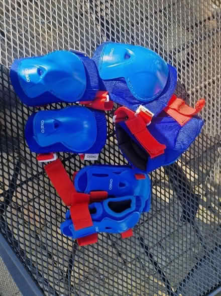 Photo of free Oxelo Knee, Elbow and Wrist Protection age 6- 10 (Acton W3) #1