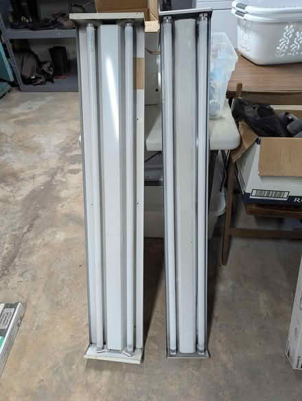 Photo of free fluorescent tubes and fixtures (near Tartan/ Jockvale) #4