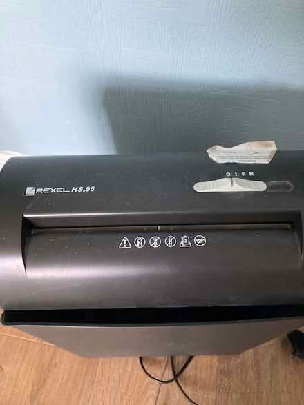 Photo of free Rexel HS.95 paper shredder with instruction book (Bridlington YO16) #2